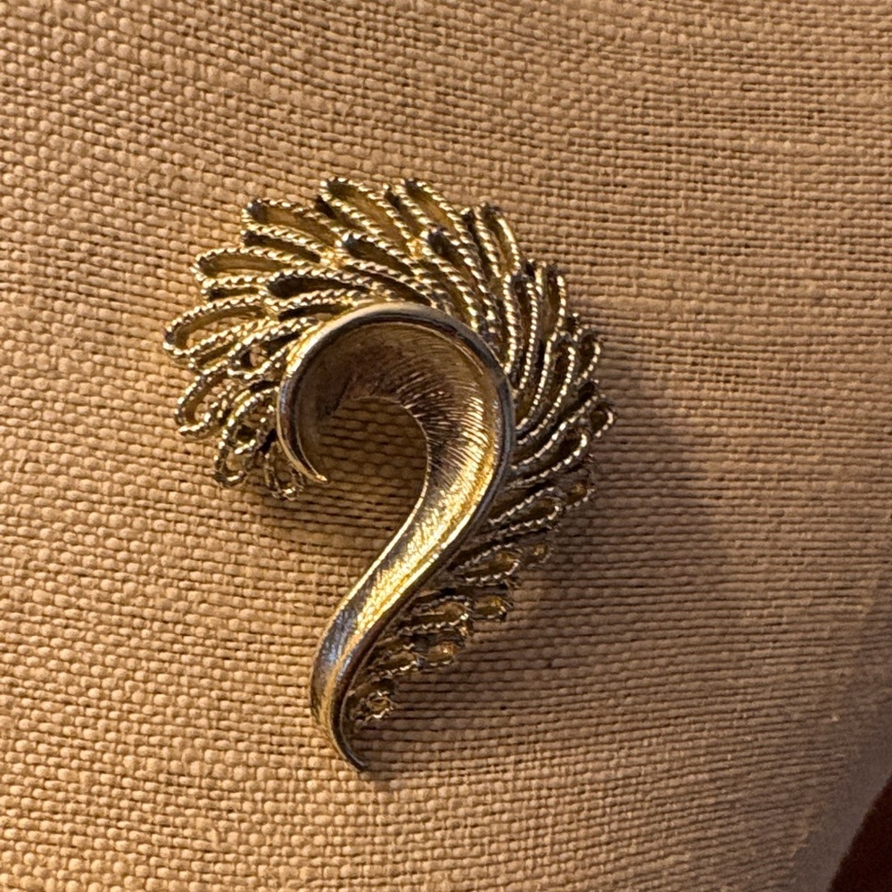 Elegant Gold-Tone Brooch